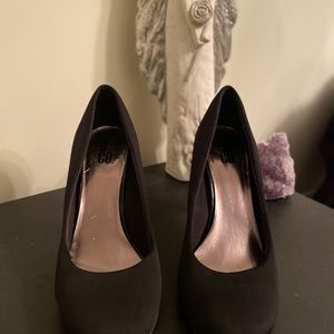 Nine & Co 2.5” heel pump Black  Size 10